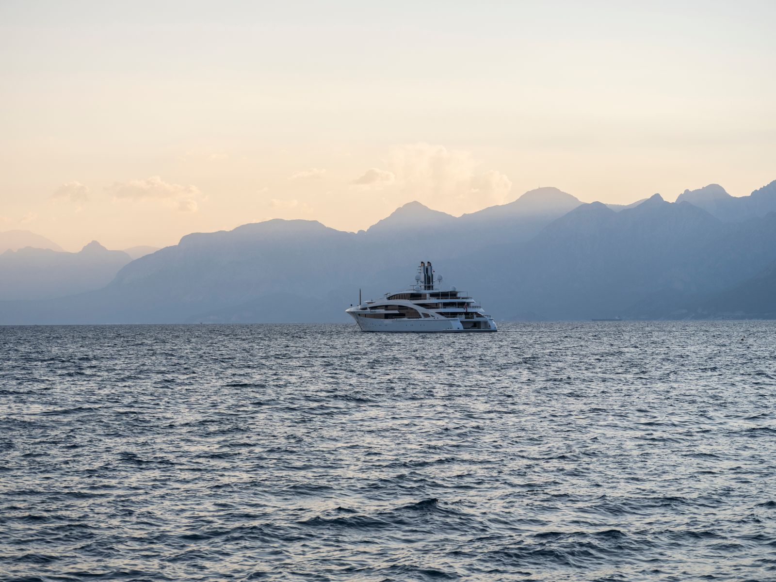 Motor Yacht Elite 42 — przykład